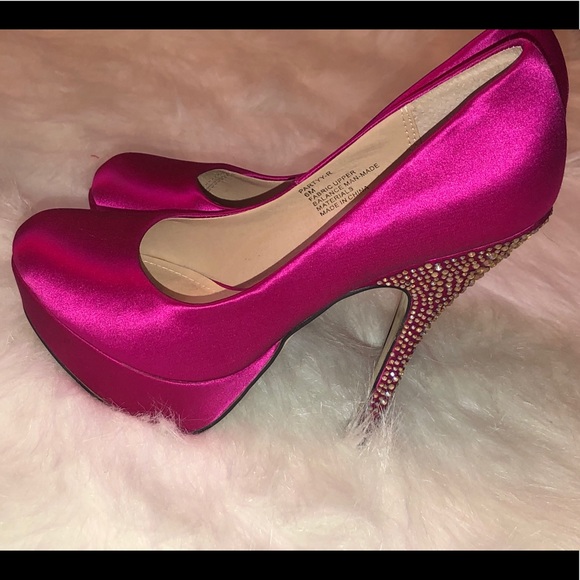 Beautiful party/casual sassy platform. - Picture 1 of 9